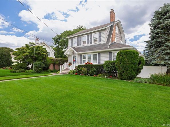 579 Dacosta Avenue, Oceanside NY 11572