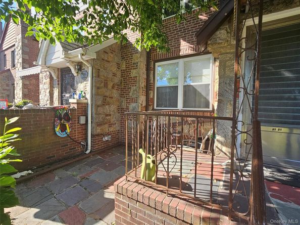 8121 77th Avenue, Glendale NY 11385