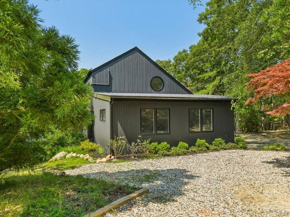 12 Deep View Court, Wainscott NY 11937