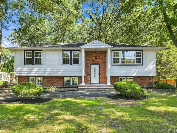 147 Pauls Path, Coram NY 11727