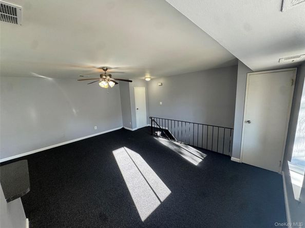 4 Grande CT 4, Coram NY 11727
