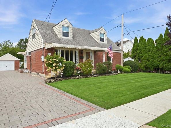 303 Caroline Avenue, Garden City South NY 11530