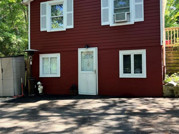 11 Primrose Path, Manorville NY 11949