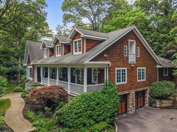 39 Cherry Lane, Syosset NY 11791