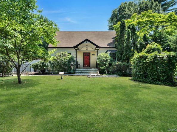 38 E Lyons Street, Melville NY 11747