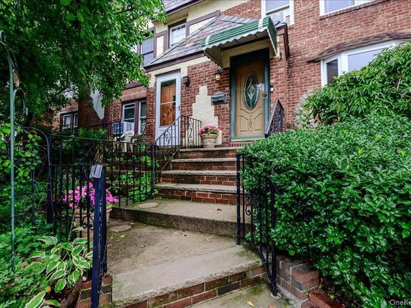 390 Cochran Place, Valley Stream NY 11581