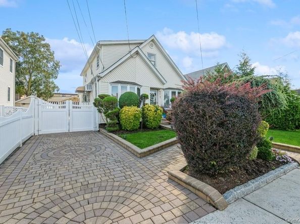 977 Third Avenue, Franklin Square NY 11010