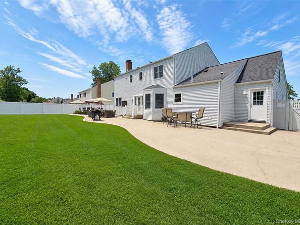 73 Springmeadow Drive, Holbrook NY 11741