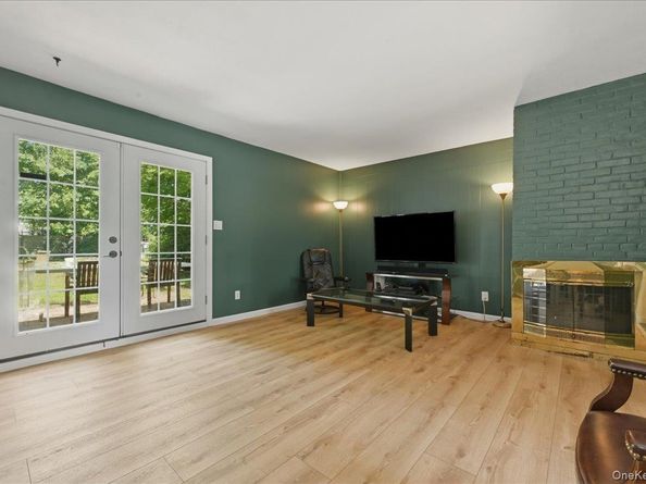 66 N Emerson Avenue, Copiague NY 11726