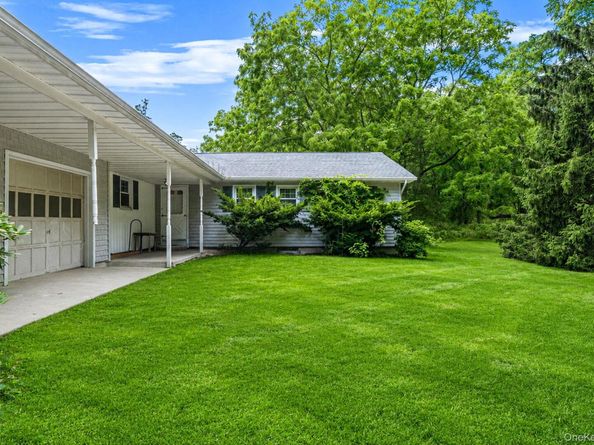 42 E Bartlett Road, Middle Island NY 11953