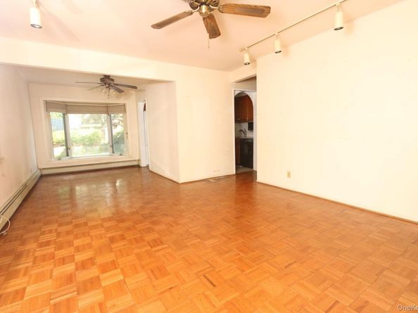 43 Ivanhoe Place, Valley Stream NY 11580