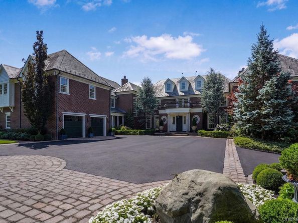 18 Gwynne Road, Melville NY 11747