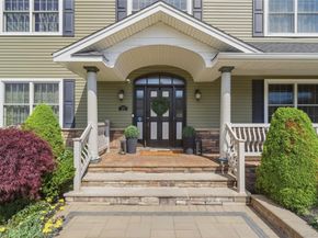 27 Davison Place, Rockville Centre NY 11570