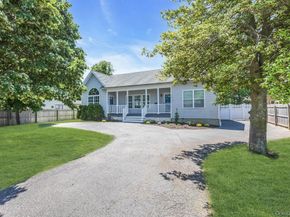 2 Lincoln Avenue, Islip Terrace NY 11752
