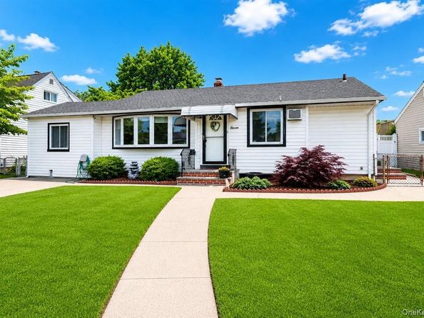 11 Adelphi Road, Hicksville NY 11801