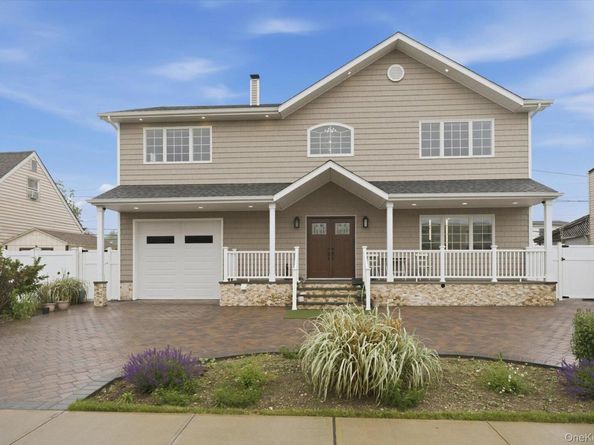 3563 Raven Street, Levittown NY 11756