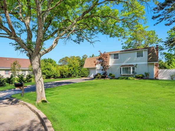 3 Sugar Pine Circle, Medford NY 11763
