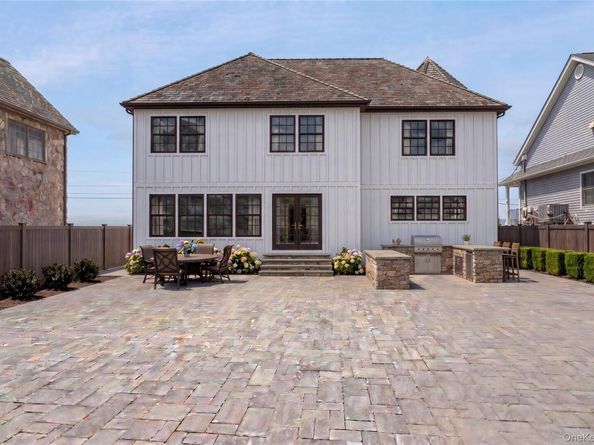 5 Division Avenue, Massapequa NY 11758