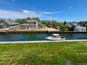 851 W Bay Drive, West Islip NY 11795