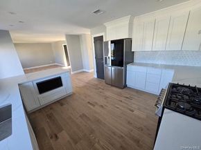 851 W Bay Drive, West Islip NY 11795