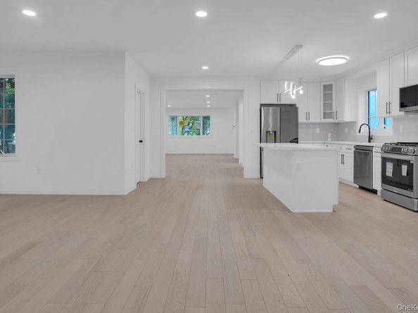 6 Burbury Lane, Great Neck NY 11023