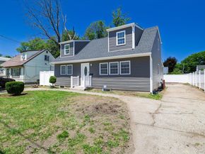 27 New Avenue, Wyandanch NY 11798