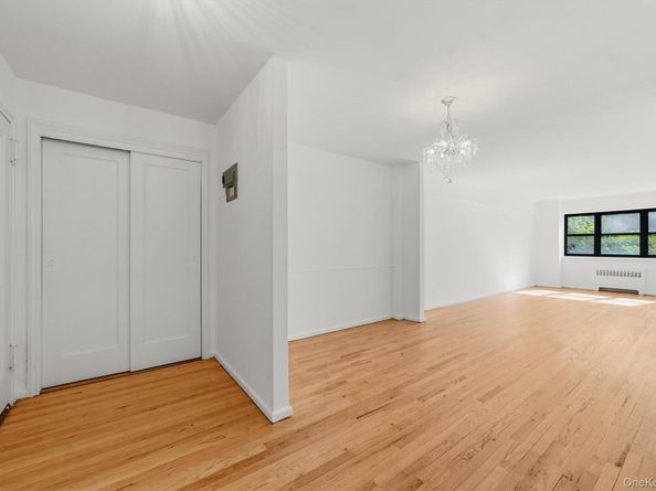60 White Oak Street 2F, New Rochelle NY 10801