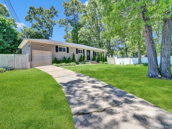 9 Taft Court, Deer Park NY 11729