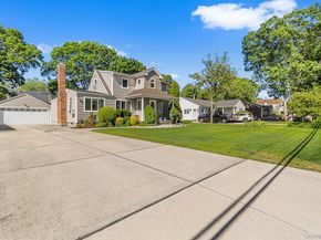 113 Duffy Place, West Islip NY 11795