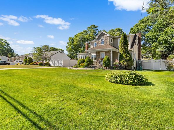 113 Duffy Place, West Islip NY 11795