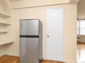31-85 Crescent Street 2nd, Astoria NY 11106