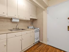 31-85 Crescent Street 2nd, Astoria NY 11106