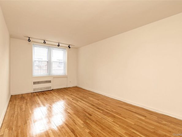 31-85 Crescent Street 2nd, Astoria NY 11106