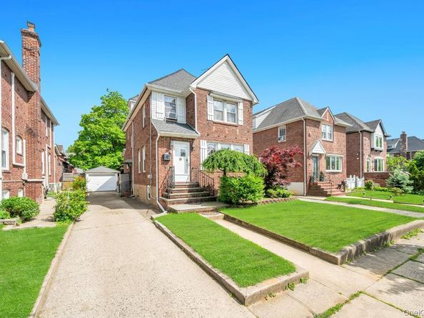 65 Bixley Heath, Lynbrook NY 11563