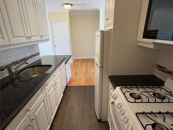 27110 Grand Central Parkway 1U, Floral Park NY 11005