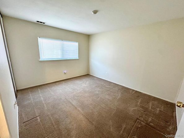 71 Pointe Circle S 71, Coram NY 11727