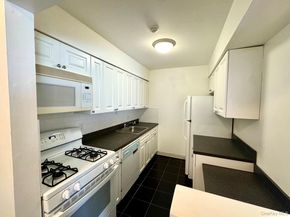 71 Pointe Circle S 71, Coram NY 11727