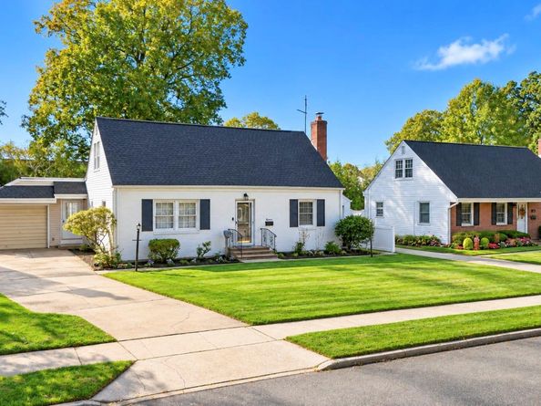19 Briar Road, Merrick NY 11566