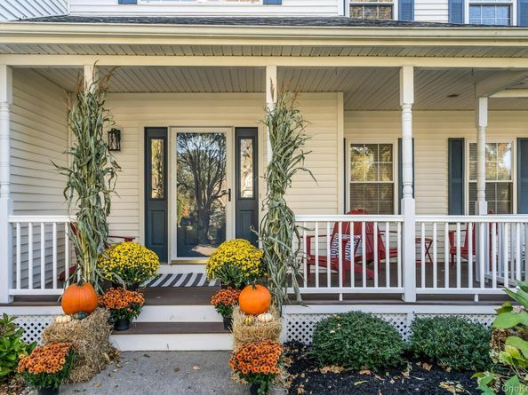 4 Magnolia Lane, Smithtown NY 11787