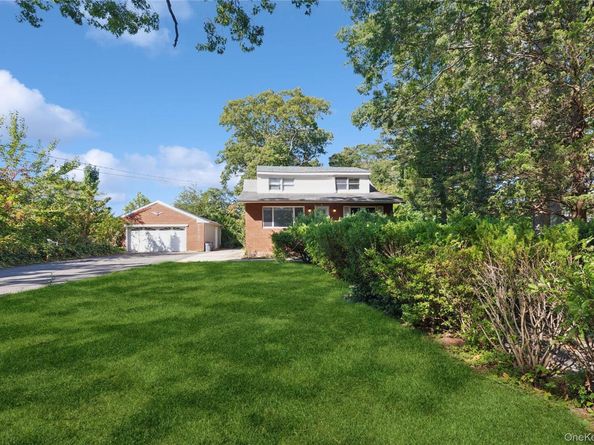 9 Plandome Place, Selden NY 11784