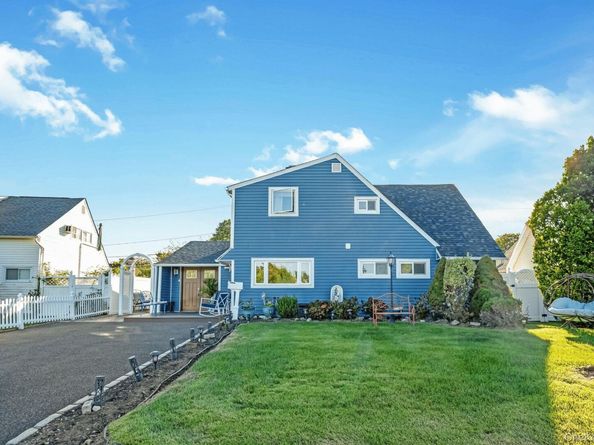 34 Harmony Lane, Westbury NY 11590
