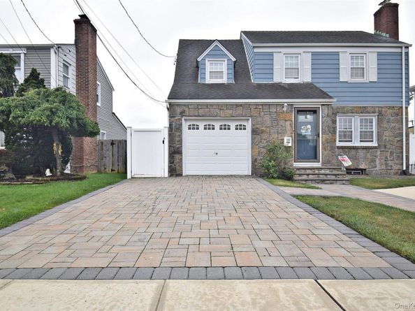 1020 Garden Place, Baldwin NY 11510