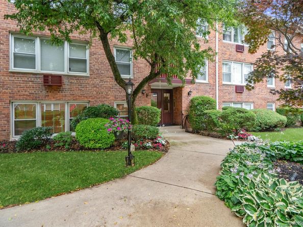 61 Maine Avenue F15, Rockville Centre NY 11570
