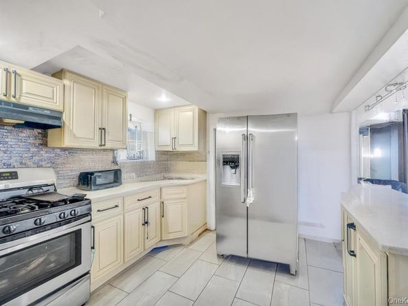 30 Sutton Street, Hempstead NY 11550