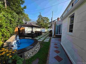 30 Aberdeen Road, New Hyde Park NY 11040
