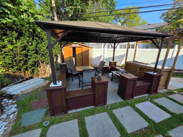 30 Aberdeen Road, New Hyde Park NY 11040