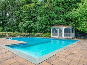 10 Spyglass Lane, East Setauket NY 11733