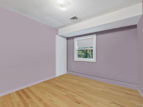 10 Spyglass Lane, East Setauket NY 11733