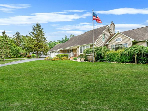 10 Spyglass Lane, East Setauket NY 11733