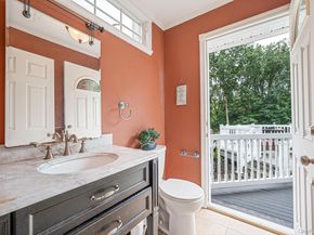 10 Spyglass Lane, East Setauket NY 11733